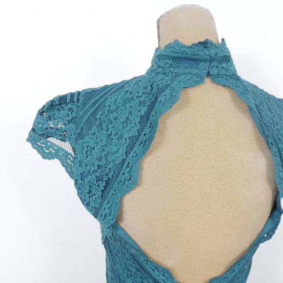 Alice + Olivia Jade Green Lace Short Sleeve Open Back Mock Neck Size 6 Dress - Picture 11 of 11